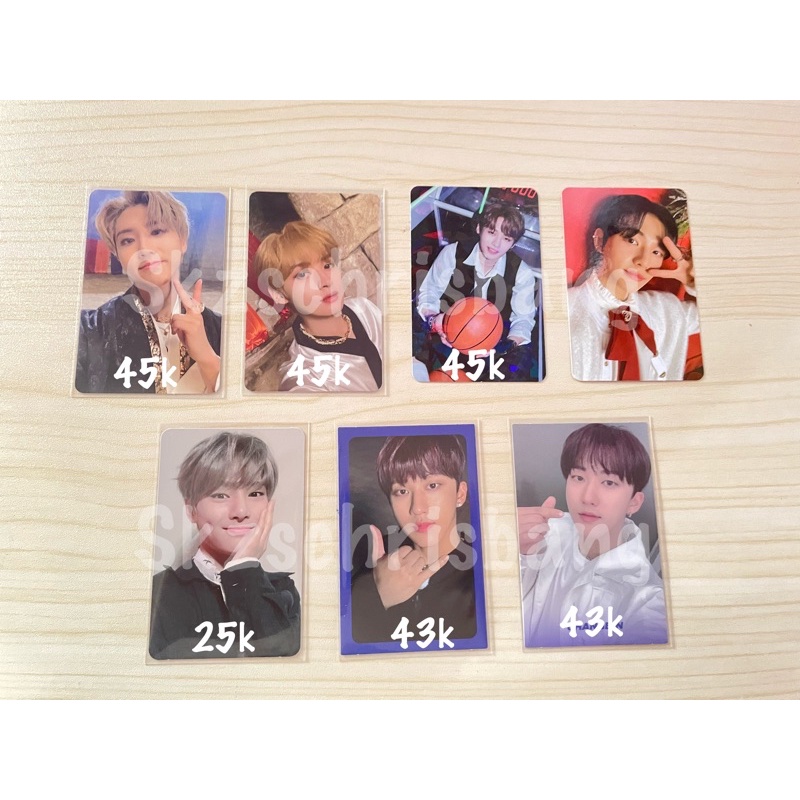 PC PHOTOCARD CHRISTMAS EVEL NOEASY LEVANTER YELLOW WOOD HYUNJIN LEE KNOW CHANGBIN HAN I.N