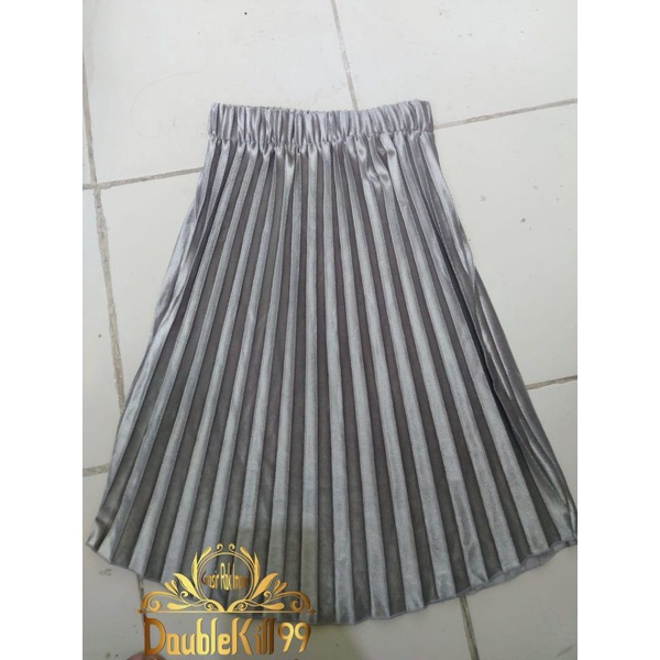 GROSIR ROK IMPORT / ROK 7/8 PLISKET BLUDRU VELVET PREMIUM  GLOSSY-SILVER 4-6 TAHUN