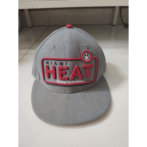 Topi Fitted Cap New Era Ori NBA Miami Heat Size 7-55.8cm ORIGINAL 59Fifty SECOND