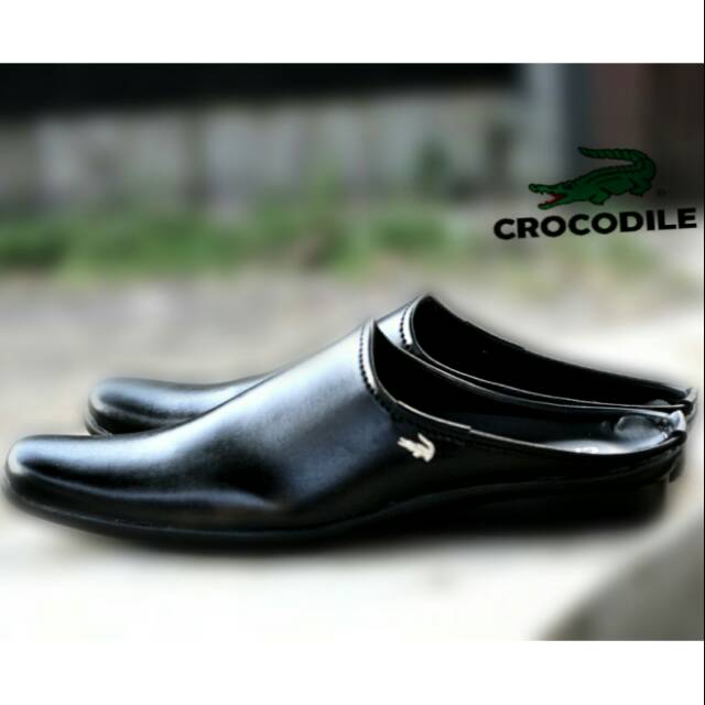 BUSTONG Sandal kulit SWEDIAN pria hitam crocodile  slop selop formal sol karet tidak licin