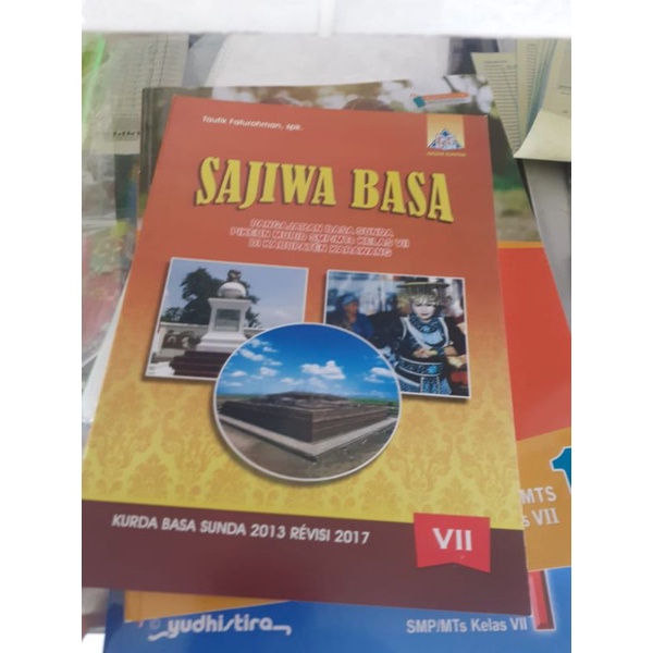 Buku Bahasa Sunda Sajiwa Basa SMP kelas 7