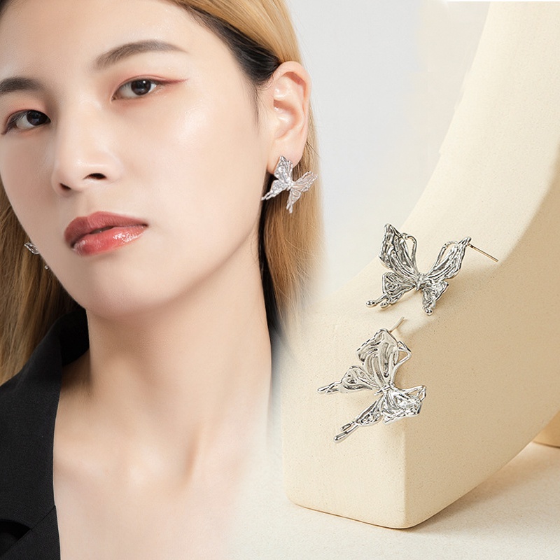 Anting Giwang Minimalis Model Kupu-Kupu Gaya Korea Elegan Bahan Metal Untuk Wanita