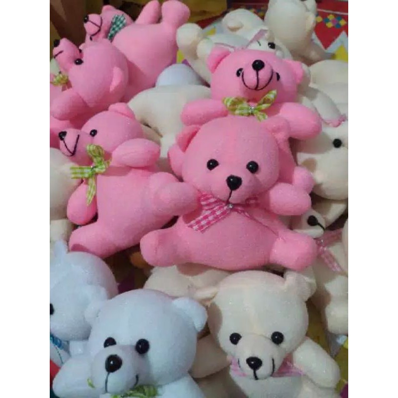 Boneka beruang kecil