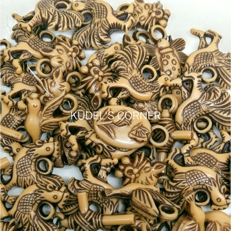 25gr manik mote motif kayu/ liontin/ bandul berbagai ukuran dan motif