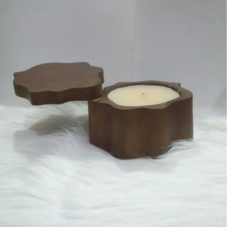 SCENTED CANDLE in BEAUTIFUL WOODEN CANDLE HOLDER