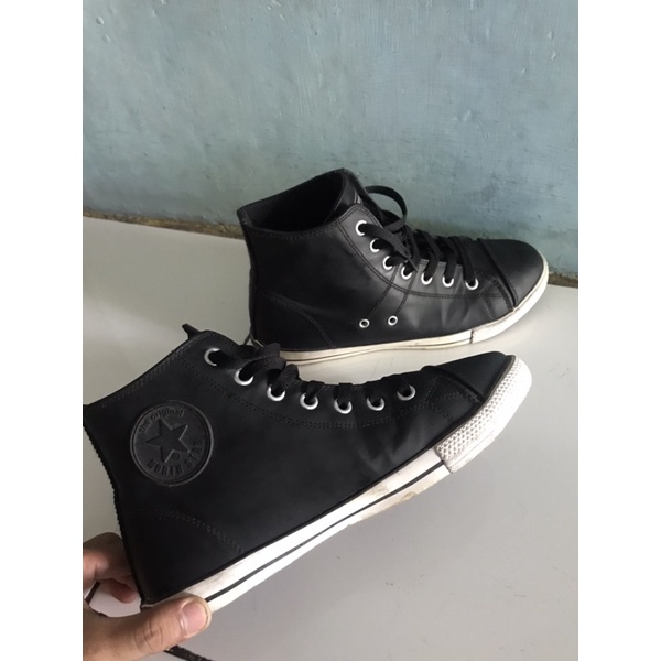 Sepatu North Star