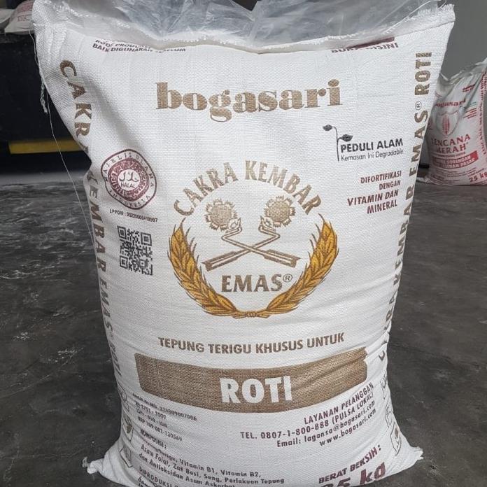 

Tepung Terigu Cakra Kembar Emas 25 kg. GOJEK OR GRAB ONLY