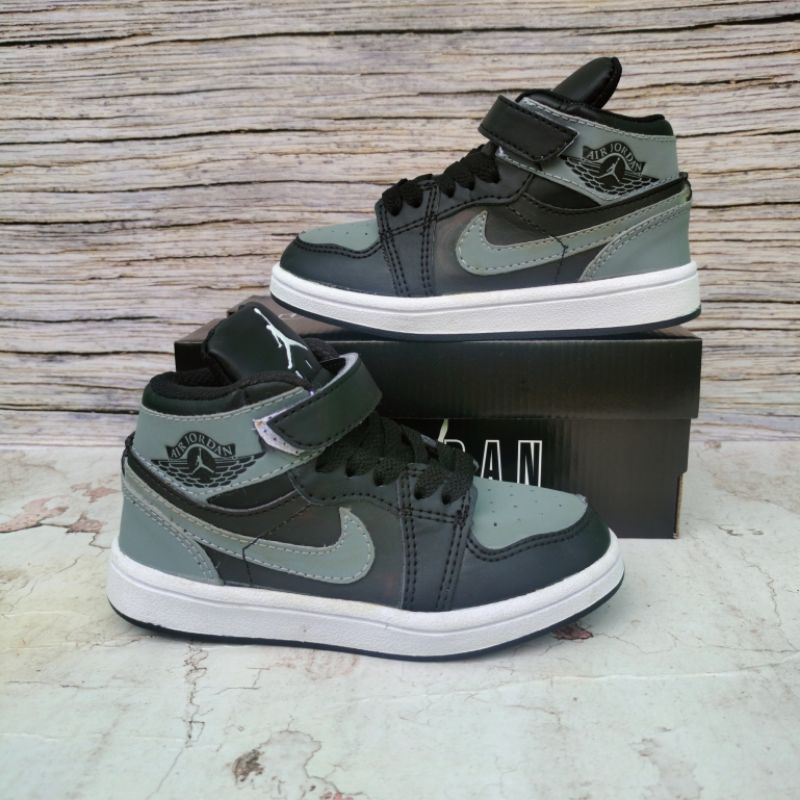 SEPATU ANAK NIKE AIR JORDAN HITAM ABU GRADE ORI SEPATU SEKOLAH ANAK