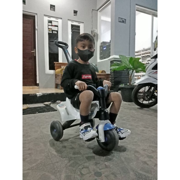 

anak yang rewel dan suka jajan