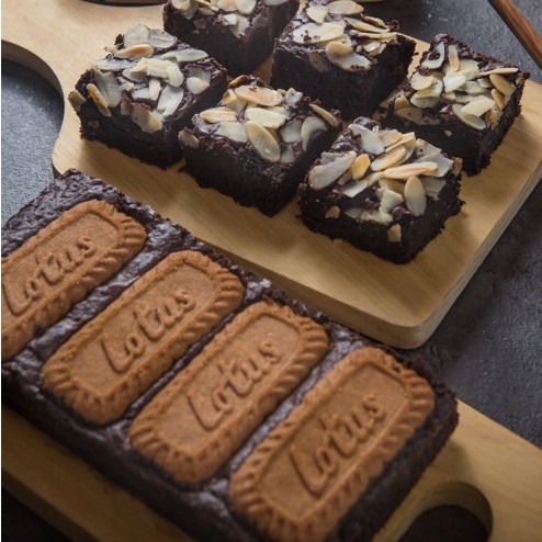 

Premium Chocolate Brownies - Medium (2 Toppings)