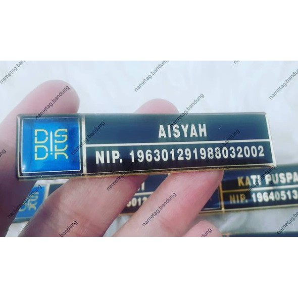 

Nametag Kuningan Magnet