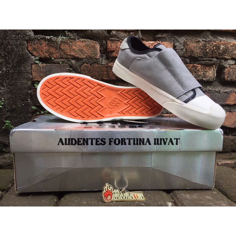 One triple nine grey 368