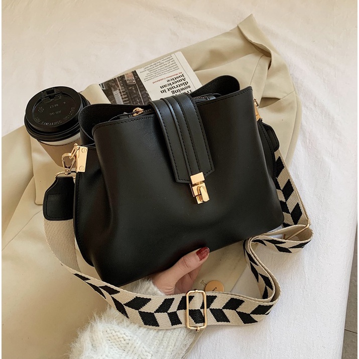 TFT AX200235 92893 AX893 T32 B2150 C0932 R6549 BQ3150 (2PC BISA 1KG) TAS SELEMPANG IMPORT BUCKET WANITA TERBARU TAS READY BLACK BROWN COFFEE