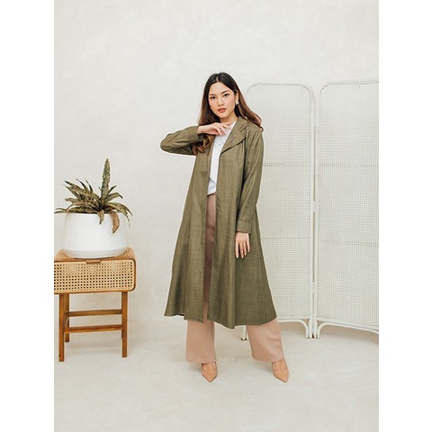 Alana Outer in Pinewood - Wearing Klamby