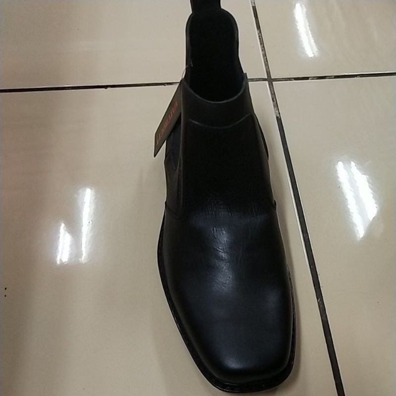 sepatu watchout boots