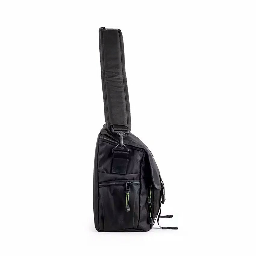 DELTA BLACK - Tas Slempang Messenger Multifungsi Sling Bag Pria Wanita Slingbag