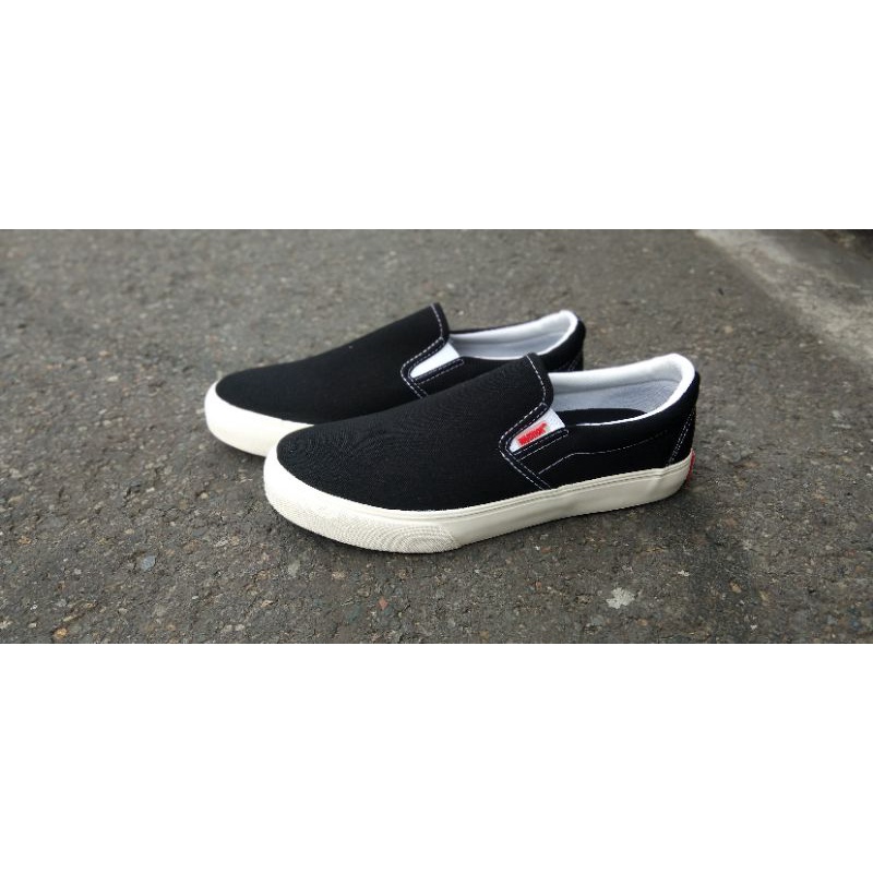 WARRIOR ARTHUR SLIP ON ORIGINAL