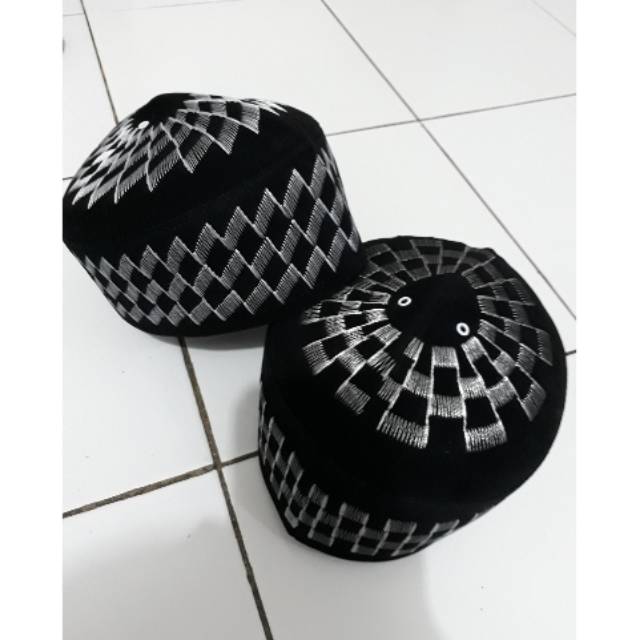 Topi muslim bludru