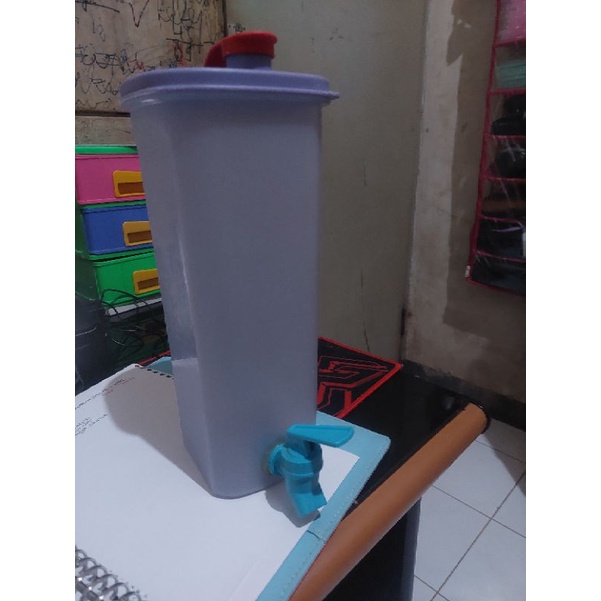 dispenser minum / botol minum tupperware 2 liter