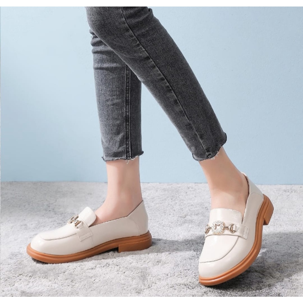 Sepatu Loafer Docmart Wanita / Sepatu Mutiara Import Zeline DM 17