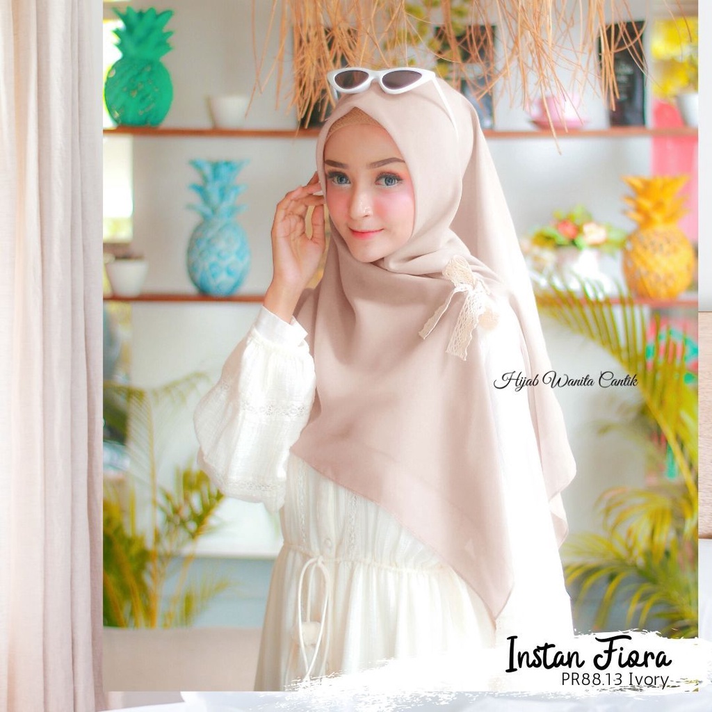 Hijabwanitacantik - Hijab Instan Fiora | Hijab Instan | Jilbab Instan Voal-Ivory