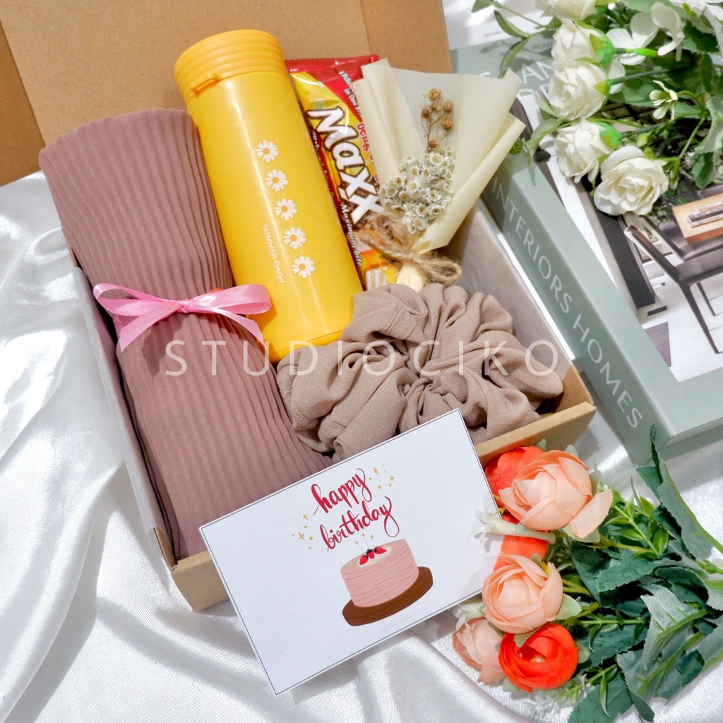 Kado Ulang Tahun Cewek Hadiah Pacar Anniversary Wisuda Hampers Hijab Plisket Parcel Lebaran