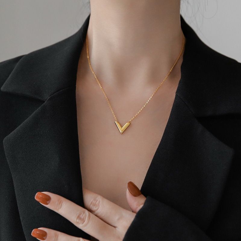 Kalung V gold titanium korea style anti karat - ercassia