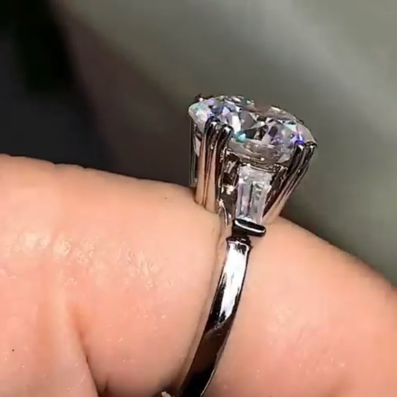 Sepasang Cincin Berlian Imitasi Bentuk Trapesium Bulat Lapis Platinum