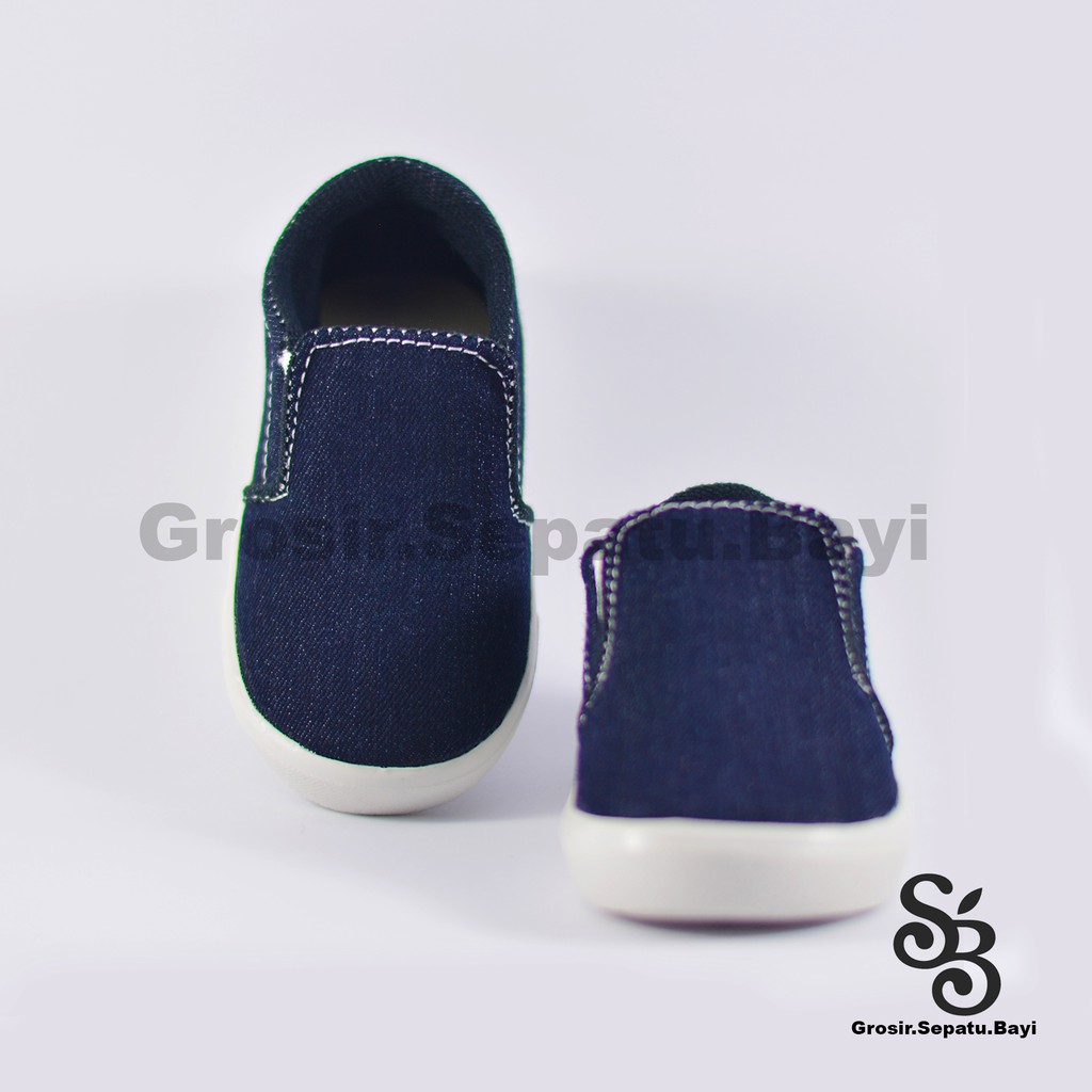 sepatu anak slip on laki-laki levis hitam murah