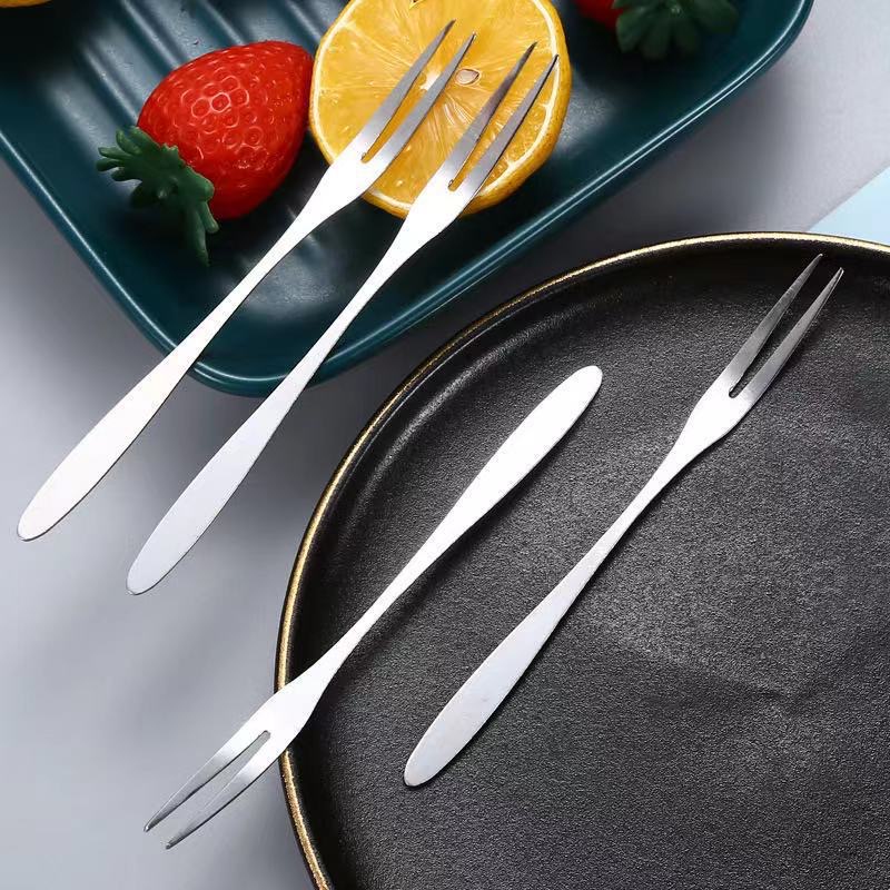 KAISSO - GARPU MINI DESSERT | GARPU KUE BUAH BENTUK MINI STAINLESS STEEL DUA TUSUKAN | GARPU BUAH STAINLESS STEEL KECILl MINI ALAT TUSUKAN MAKAN KUE FRUIT FORK MURAH SERBAGUNA