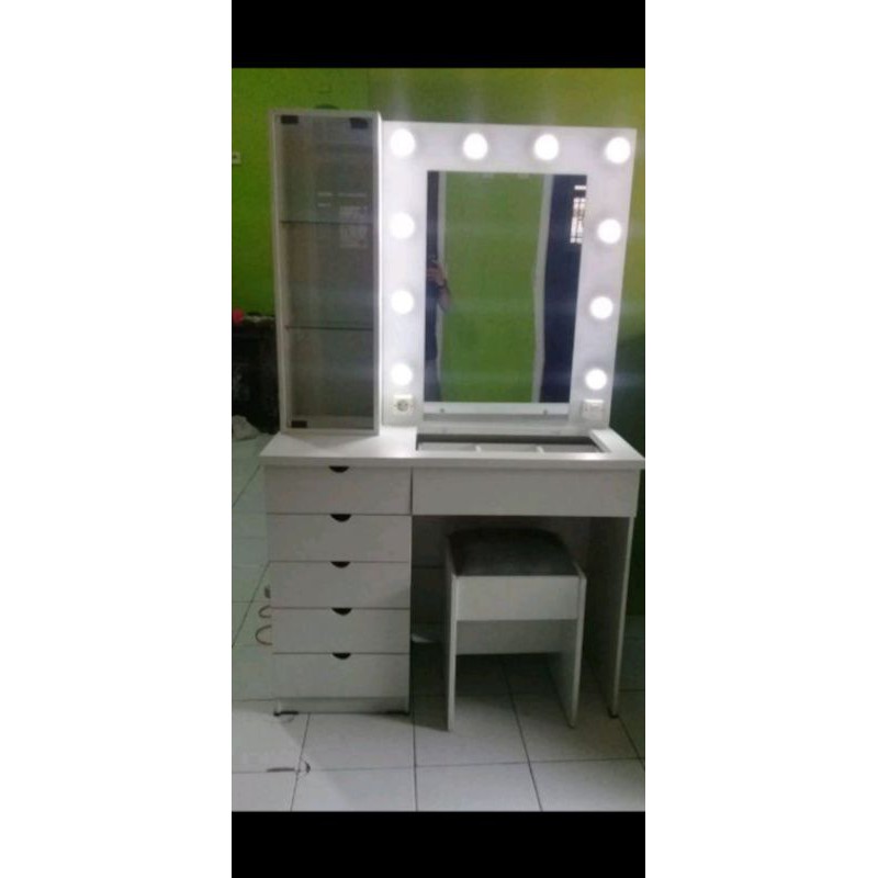 MEJA RIAS LAMPU TERANG LACI DISC