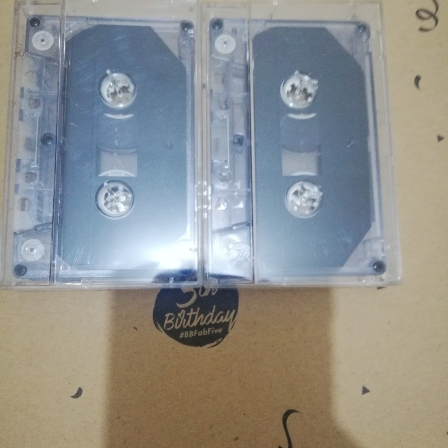 kaset pita kosong masih mulus