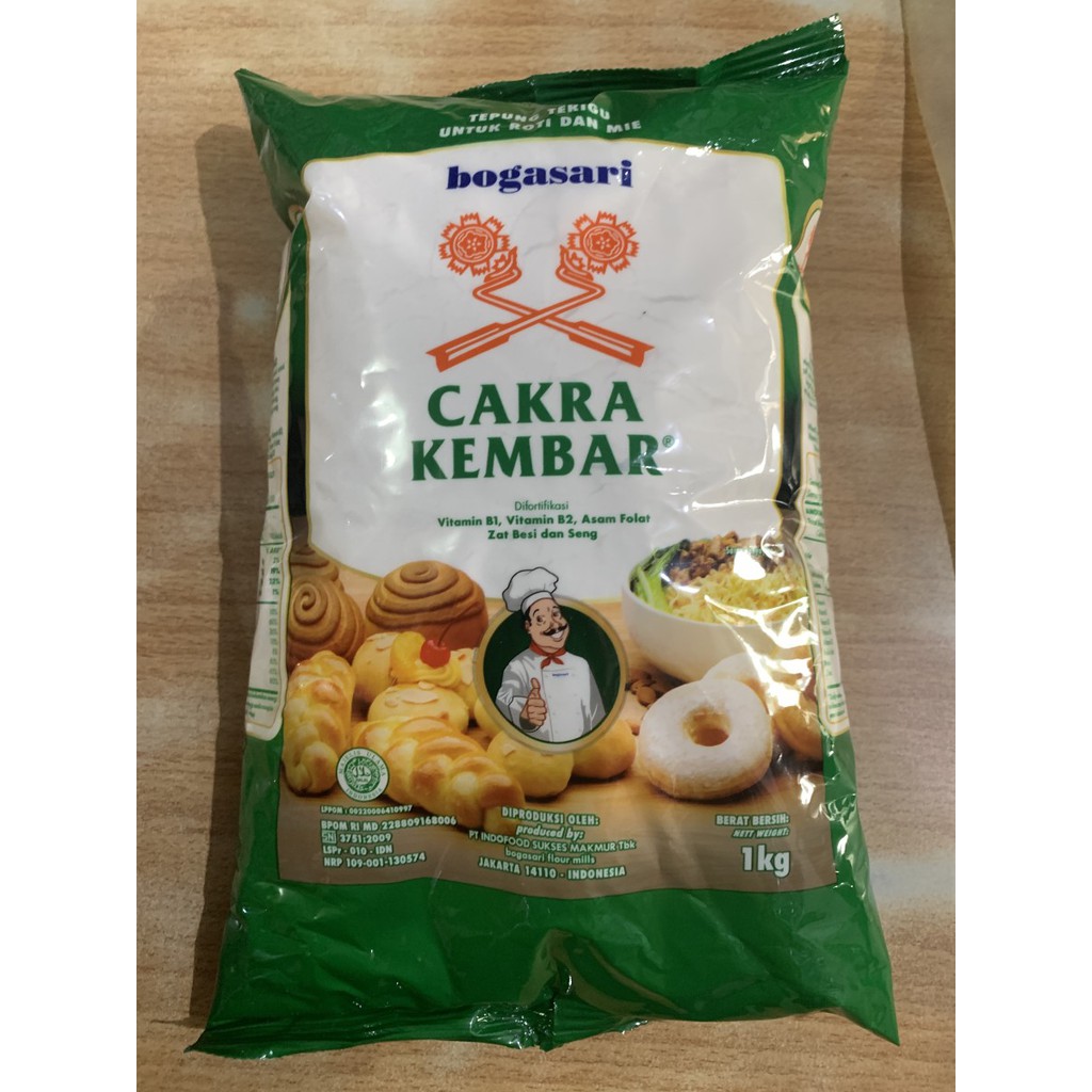 

Bogasari Cakra kembar Premium 1 kg / tepung Terigu flour protein tinggi 1kg pack