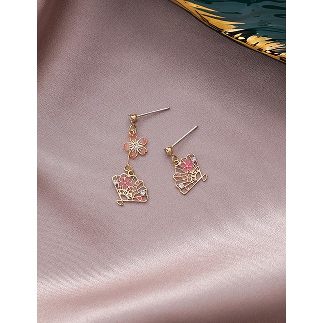 LRC Anting Tusuk Fashion Fan 925 Silver Needle Rhinestone Flower Fan Asymmetrical Earrings D09714