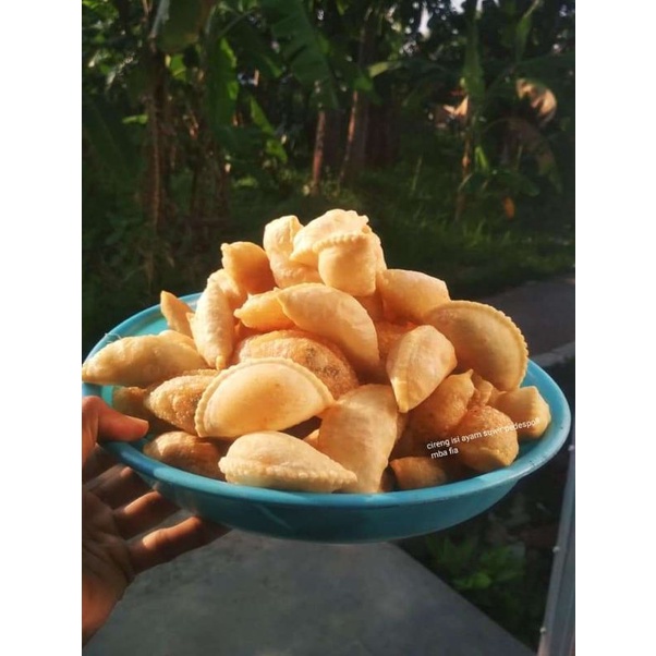

Cireng Isi Ayam Suwir 13.000 isi 12 free saos sambal