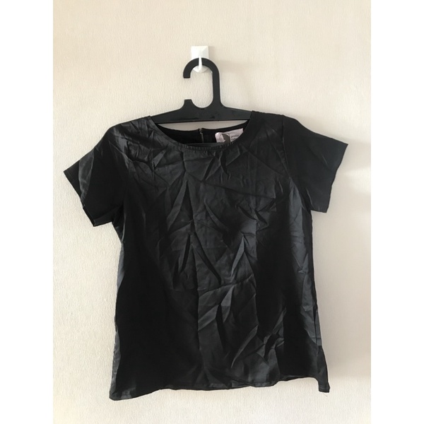 kaos blus blouse wanita atasan satin polos hitam tangan lengan pendek