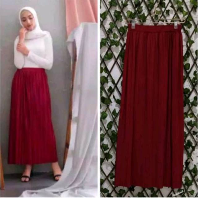 rok  plisket merah maroon