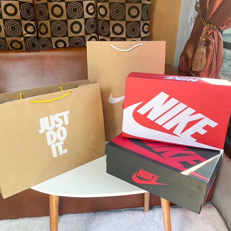 

Paper Bag dan Box Nike Just Do It Size Large Paperbag Brand Sepatu Tas Kado Hadiah Kraft Coklat