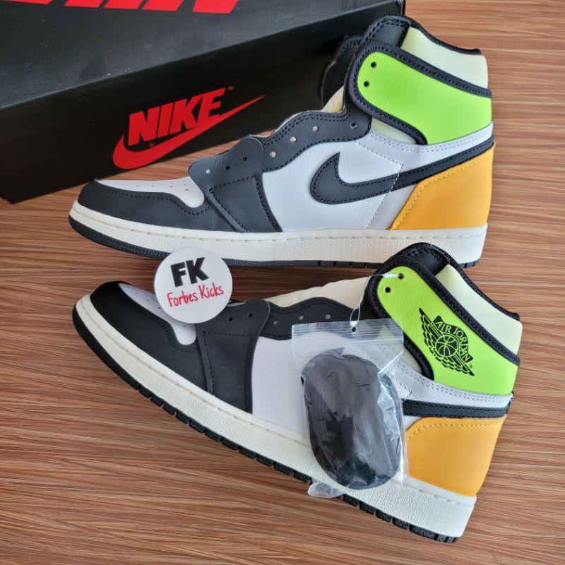 Air Jordan 1 Retro High Black White Volt University Gold || yellow toe