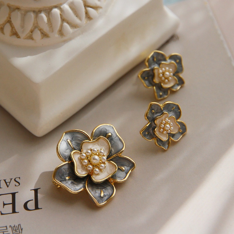 Anting Tusuk Desain Bunga Camellia Hias Mutiara Gaya Korea Simpel Untuk Wanita