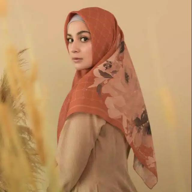 Shireen sungkar scarf..