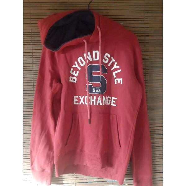 Preloved hoodie Beyond style merah
