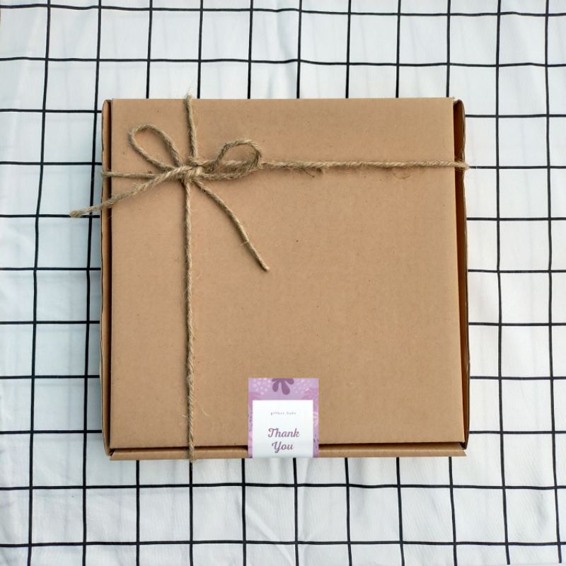 BOX HAMPERS COKELAT UKURAN 30X25X5 CM