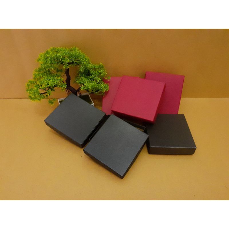 

Kotak Kado / Tempat Kado / Tempat Dompet Ukuran 12 x 11 Tinggi 3 cm
