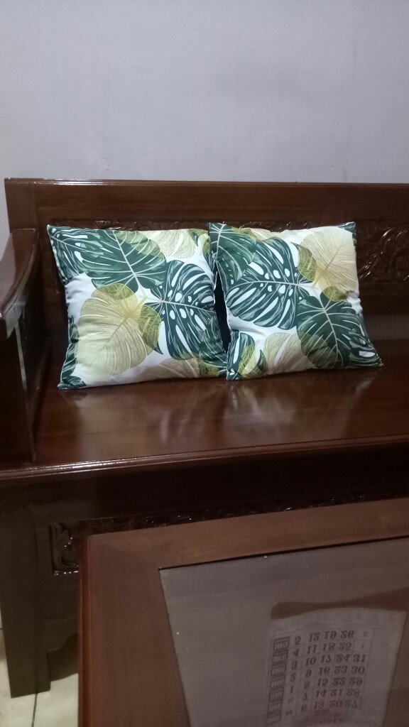 Bantal Sofa Motif Daun Monstera Leaves 40x40 Cm - Pusat Kado Murah