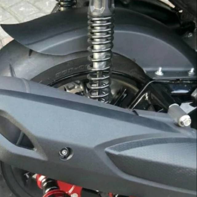 HUGGER AEROX DAN LEXI KOLONG BAN BELAKANG