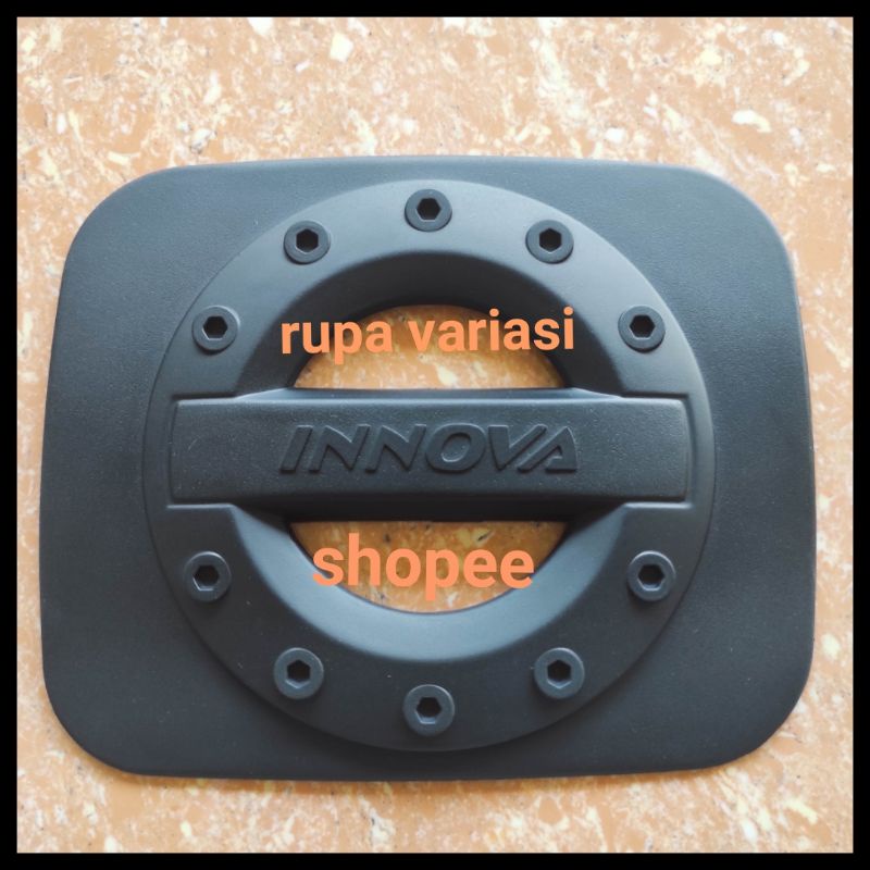 Tank cover TUTUP TANGKI bensin VARIASI TOYOTA INOVA INNOVA 2004 sampai 2015 warna chrome CROME 2014 2013 2012 2011 2010 2009 2008 2007 2006 2005 tempel hitam carbon