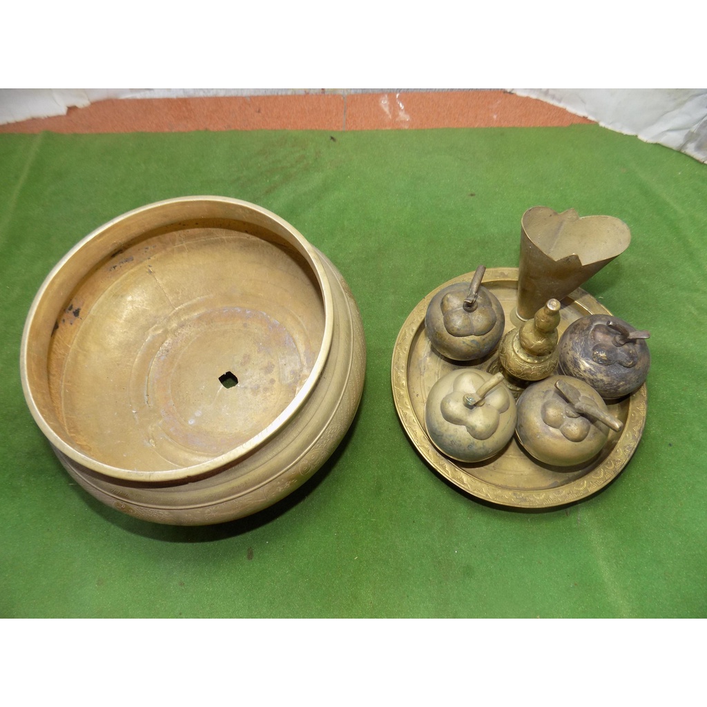 tempat nginang atau sirih tua kuno