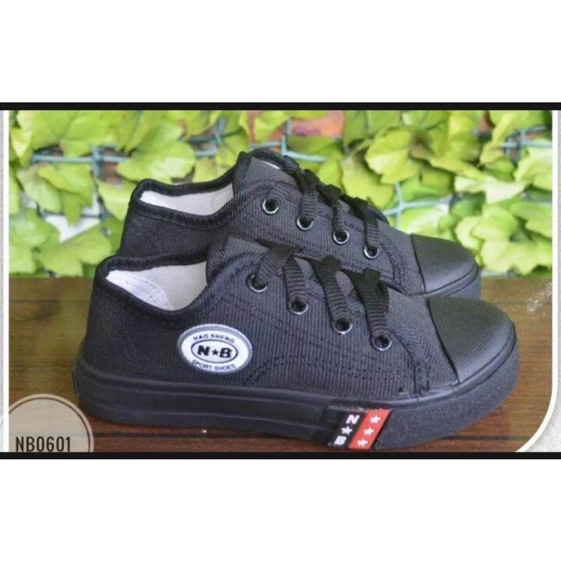 sepatu sekolah sneakers NB pria dan wanita TK SD SMP dan SMA  warna hitam tali -cod