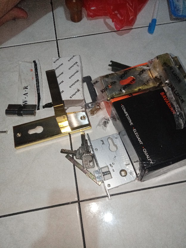 Warlock  Pintu Kecil S3 Sn/gp Handle Door